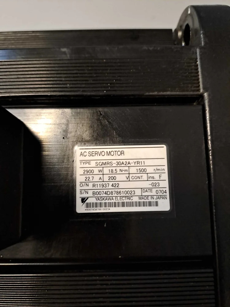 YASKAWA  SGMRS30A2AYR11