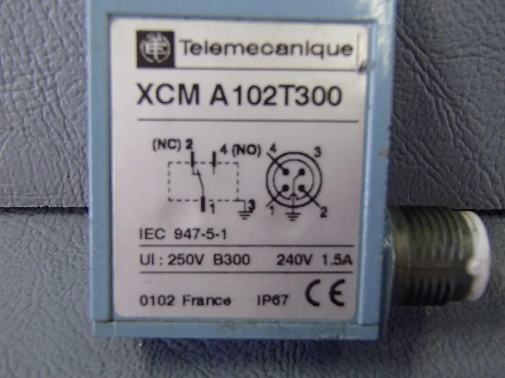 TÉLÉMÉCANIQUE  XCM-A102T300