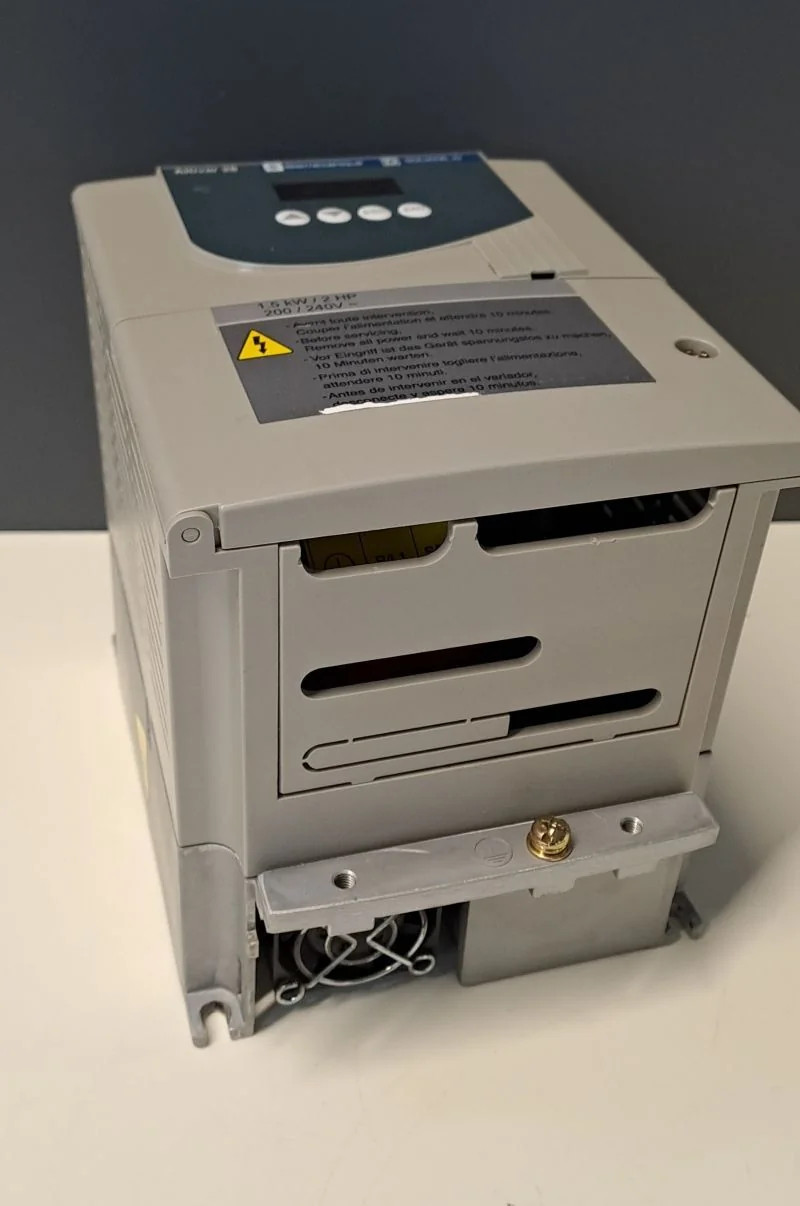 SCHNEIDER  ATV28HU29M2