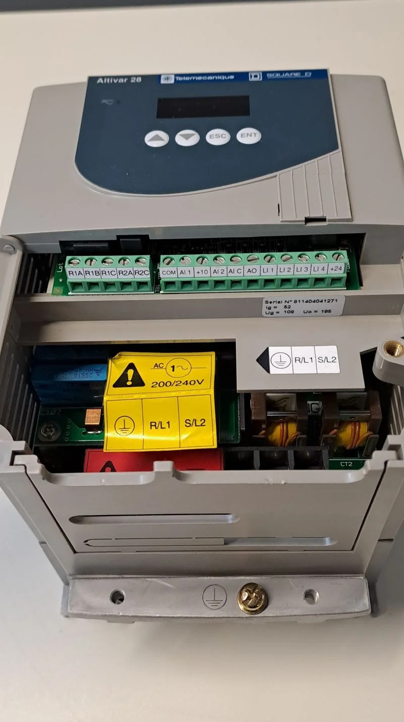 SCHNEIDER  ATV28HU29M2