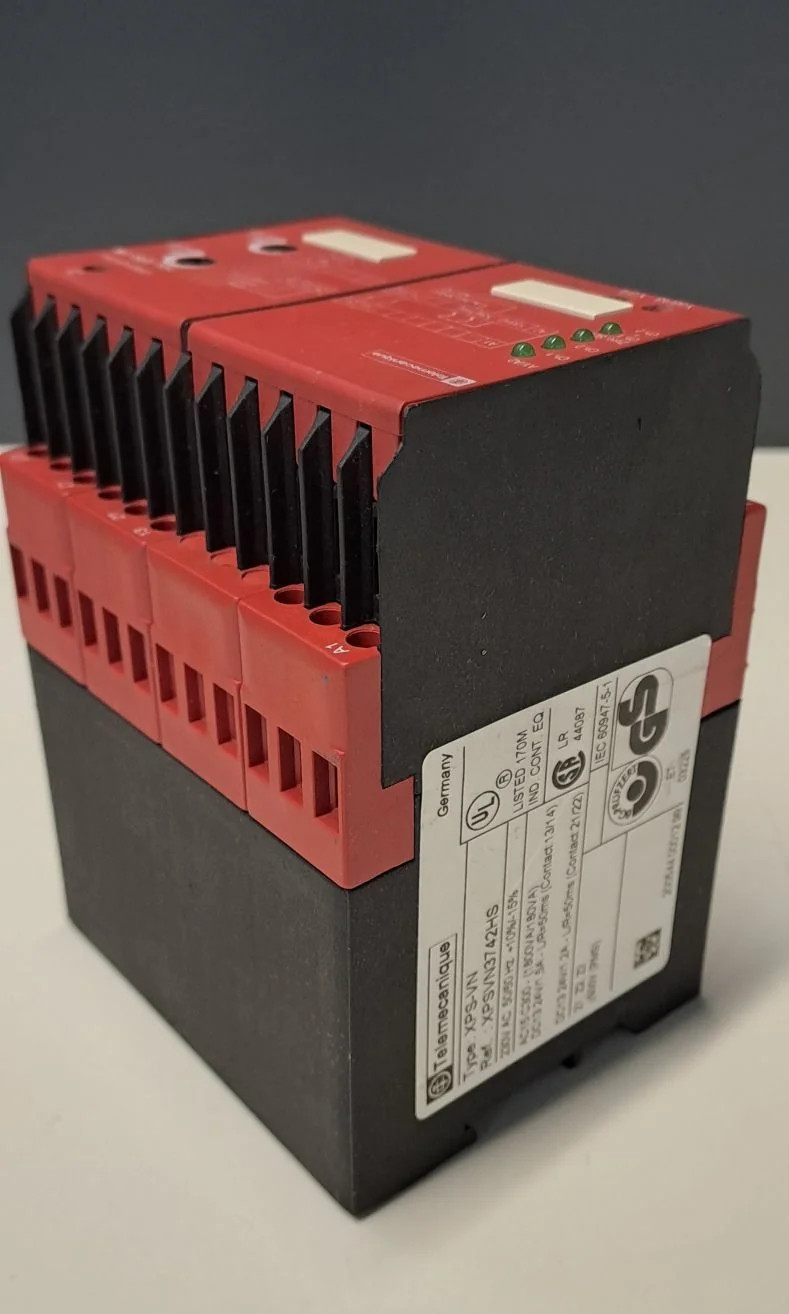 TÉLÉMÉCANIQUE  XPSVN3742HS