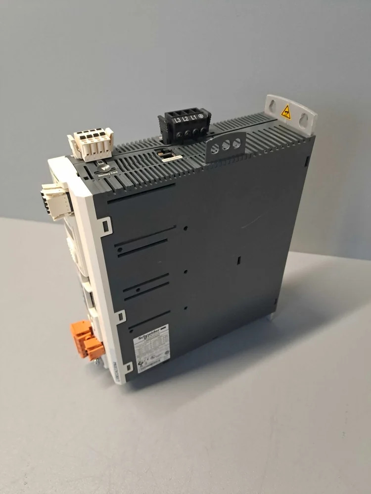 SCHNEIDER  LXM32AD30N4