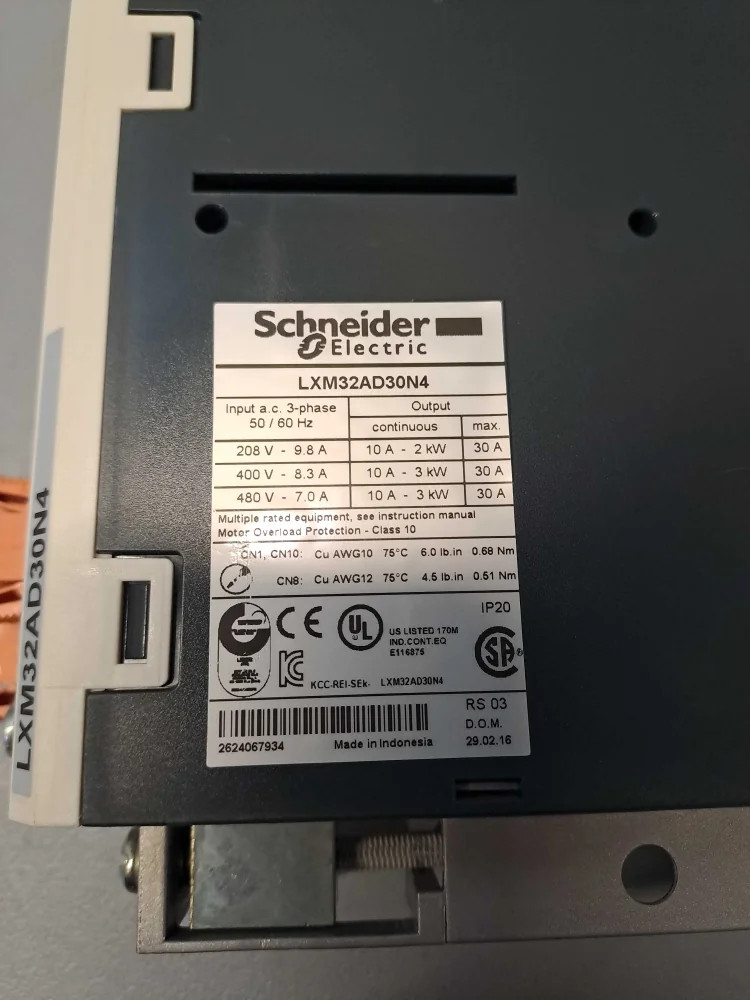 SCHNEIDER  LXM32AD30N4