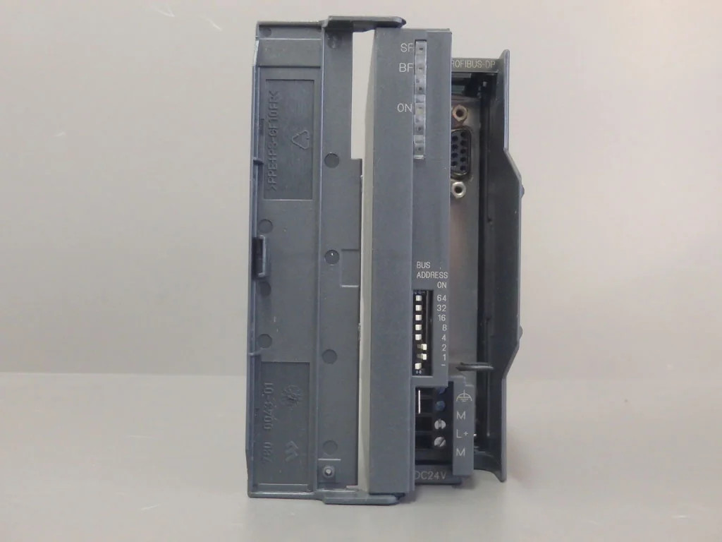 SIEMENS 6ES7153-1AA03-0XB0