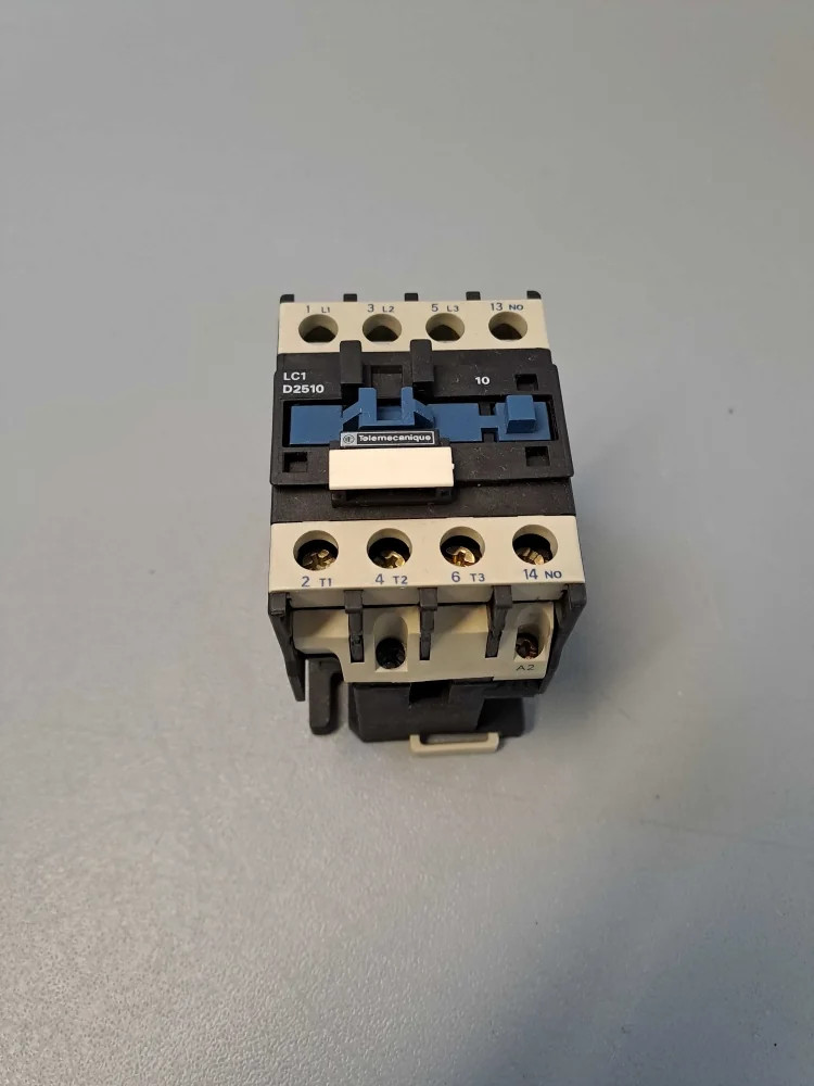 TÉLÉMÉCANIQUE  LC1D2510M7