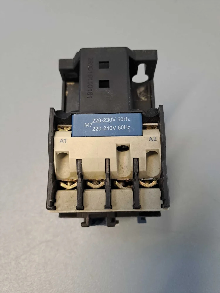 TÉLÉMÉCANIQUE  LC1D2510M7