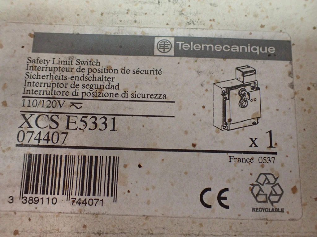 TÉLÉMÉCANIQUE  XCSE5331