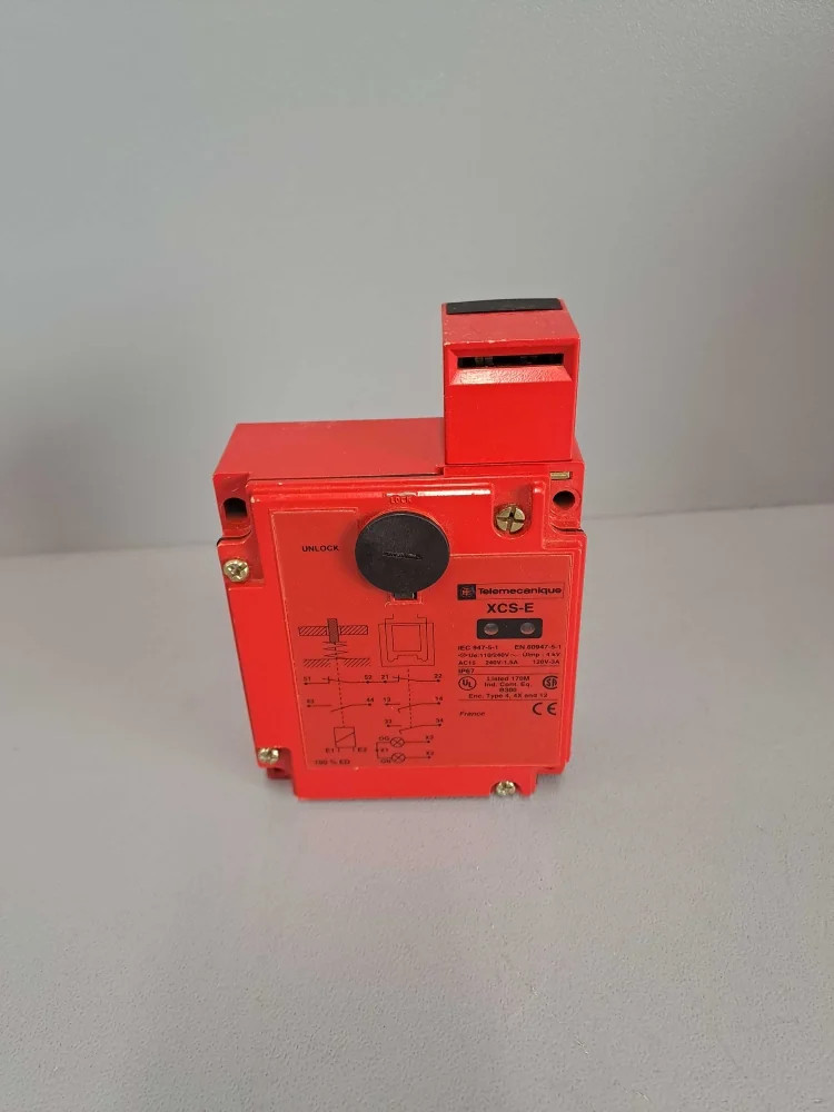 TÉLÉMÉCANIQUE  XCSE5331