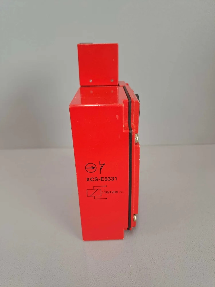 TÉLÉMÉCANIQUE  XCSE5331