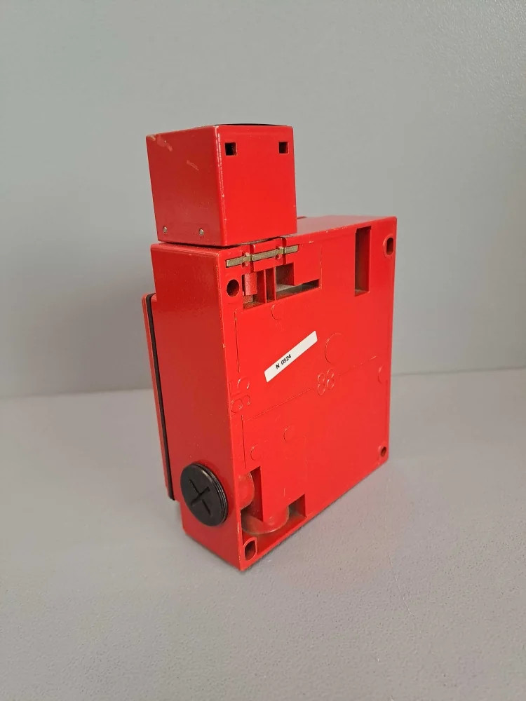 TÉLÉMÉCANIQUE  XCSE5331