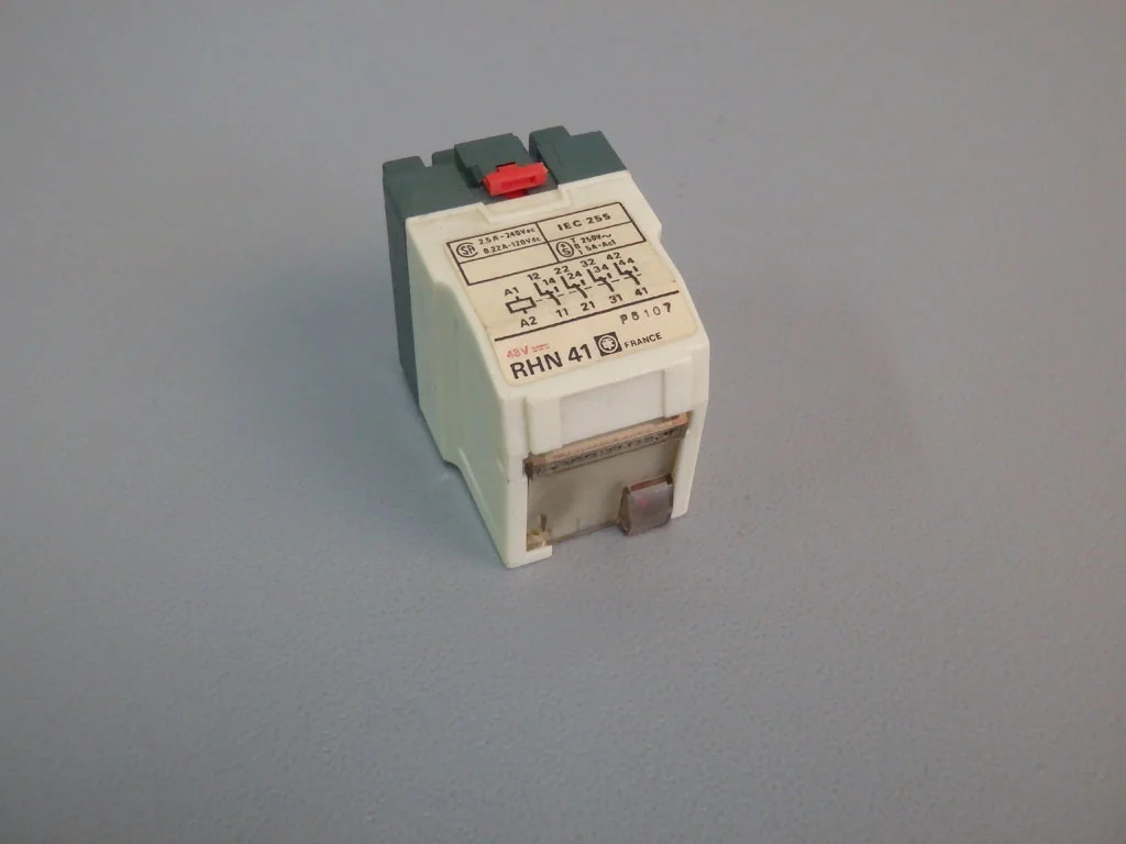 TÉLÉMÉCANIQUE  RHN41 48V