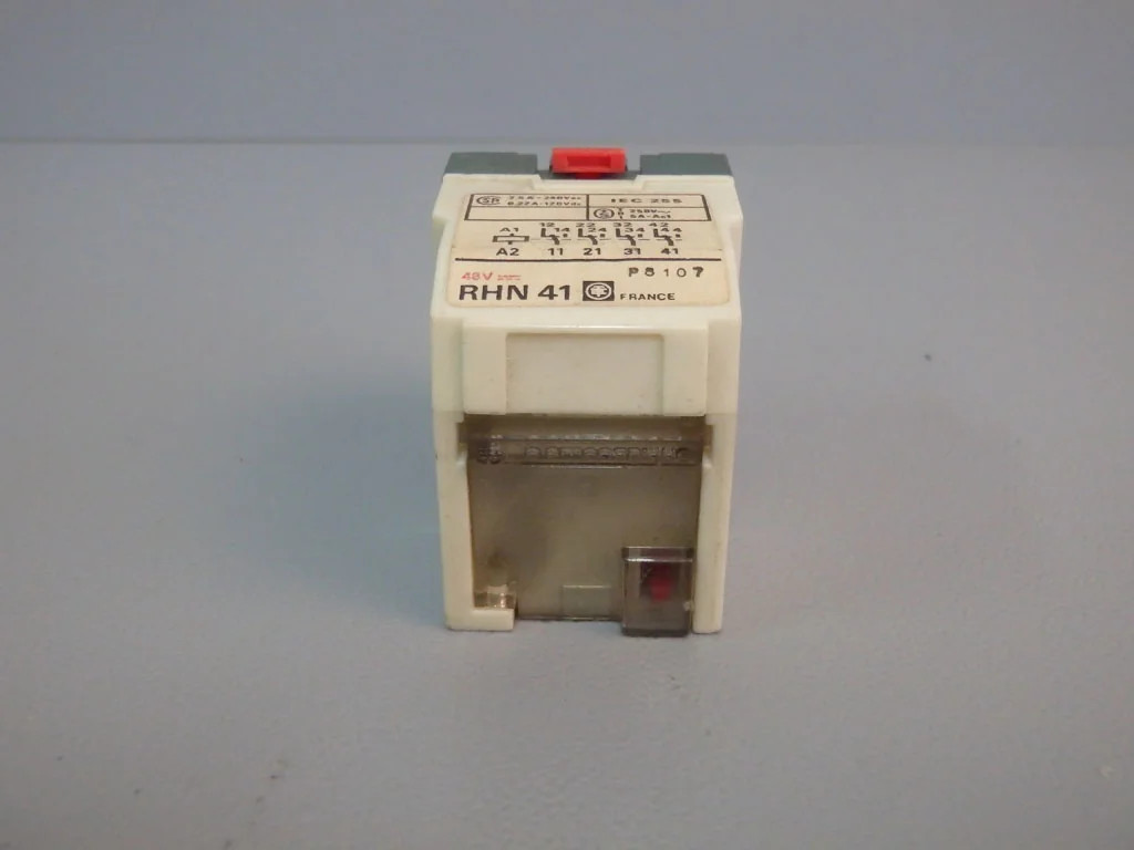 TÉLÉMÉCANIQUE  RHN41 48V