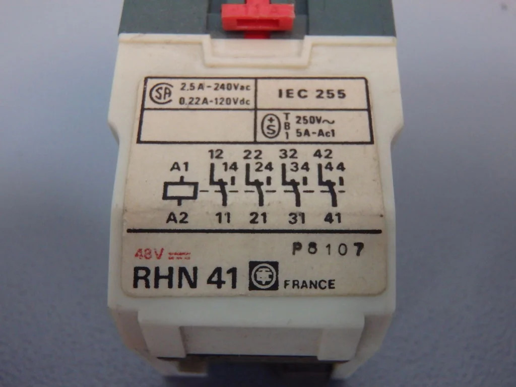 TÉLÉMÉCANIQUE  RHN41 48V