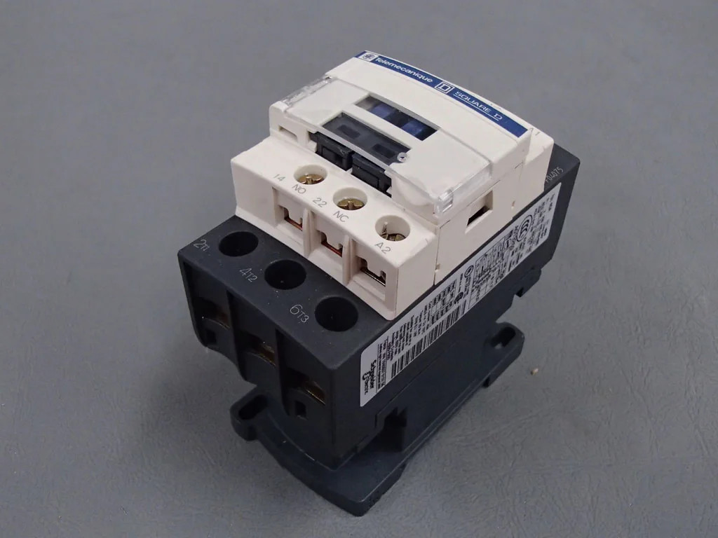 TÉLÉMÉCANIQUE  LC1D25