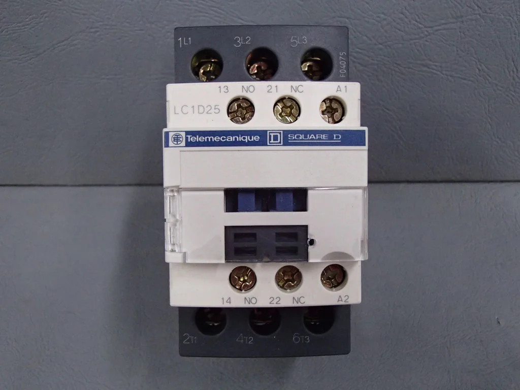 TÉLÉMÉCANIQUE  LC1D25