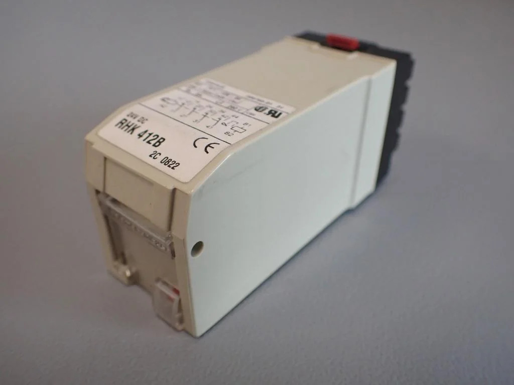 TÉLÉMÉCANIQUE  RHK412B