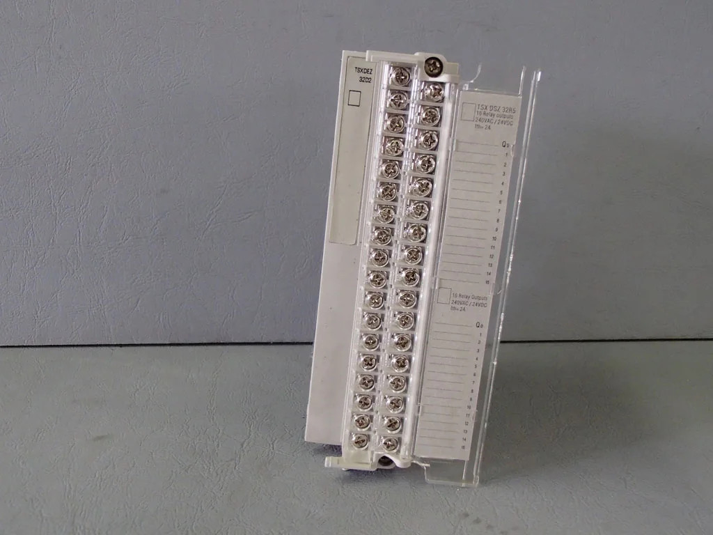 TÉLÉMÉCANIQUE  TSXDEZ32D2