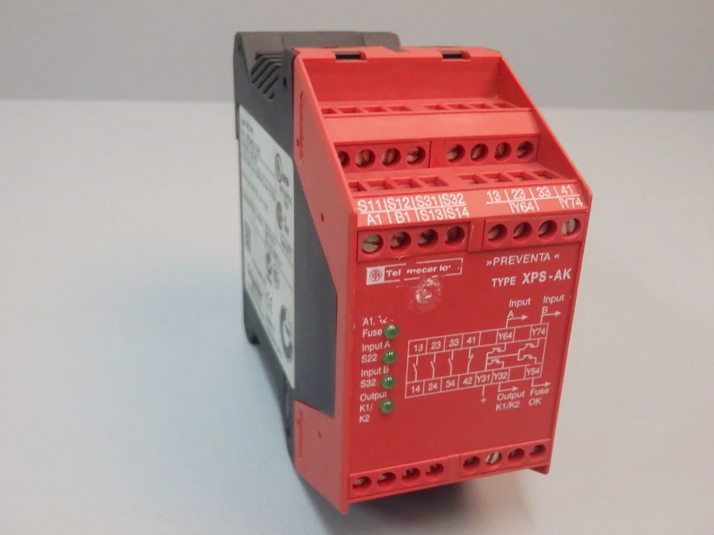 TÉLÉMÉCANIQUE  XPS-AK311144