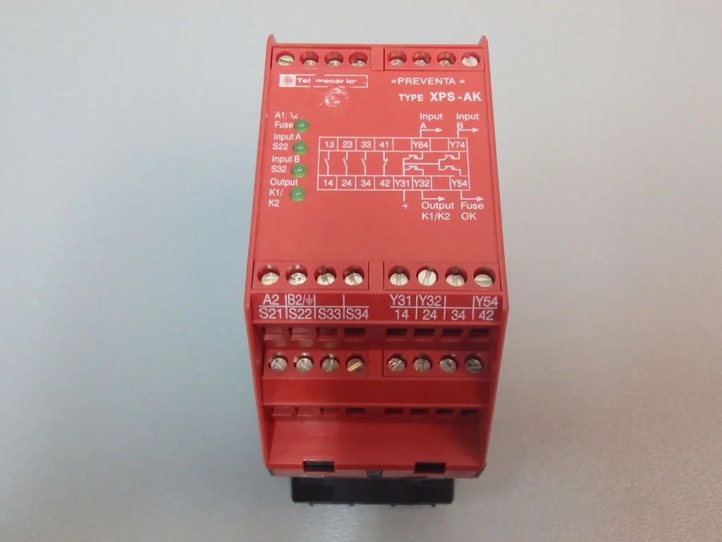 TÉLÉMÉCANIQUE  XPS-AK311144