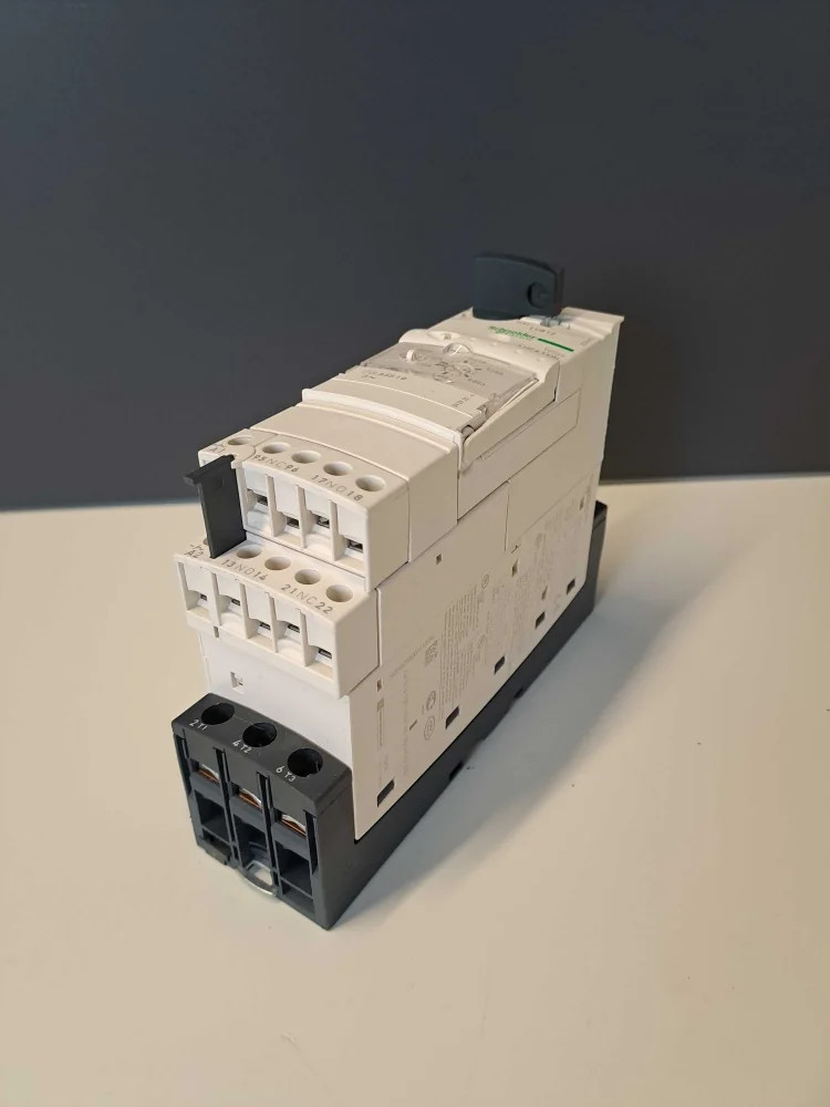 SCHNEIDER  LUCA1XBL + LUB12