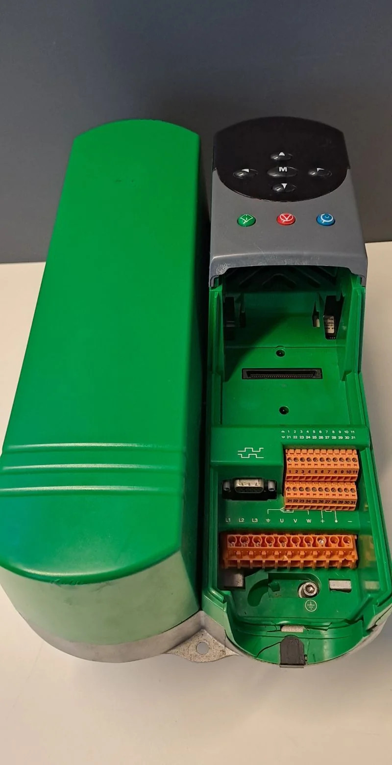 CONTROL TECHNIQUE  UNI 2402