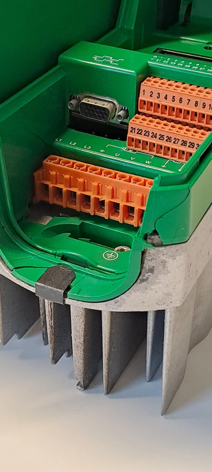 CONTROL TECHNIQUE  UNI 2402