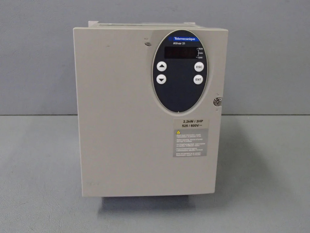 TÉLÉMÉCANIQUE  ATV31HU22S6X