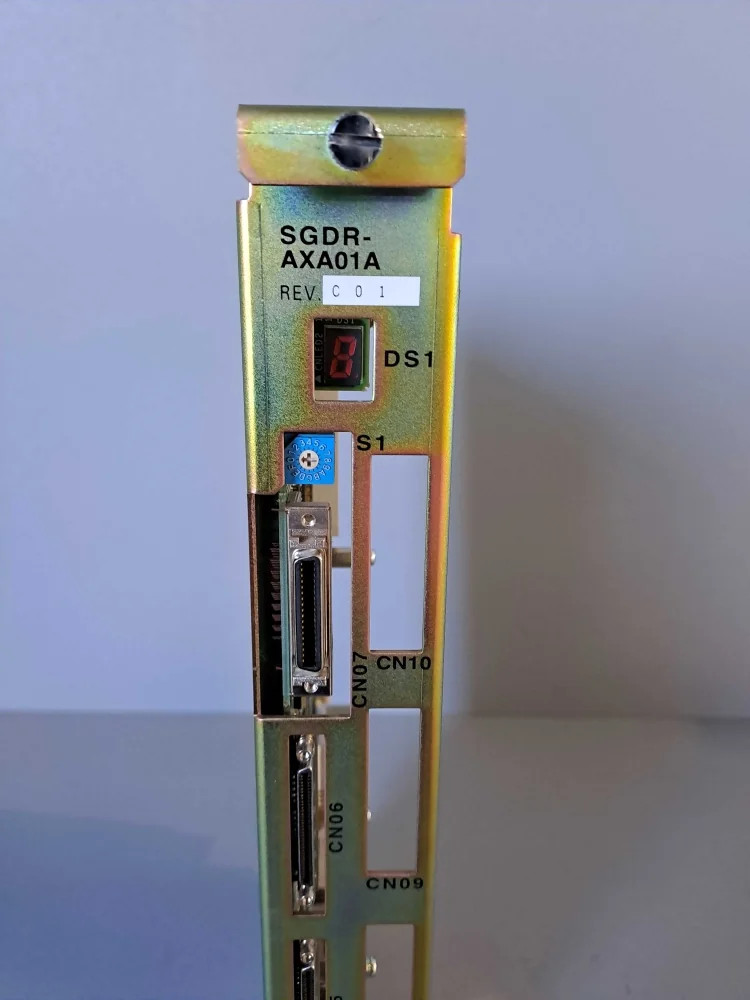 YASKAWA  SGDRAXA01A