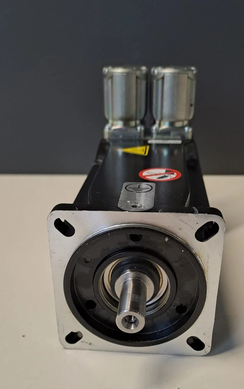 SCHNEIDER  BMH0702P07A2A