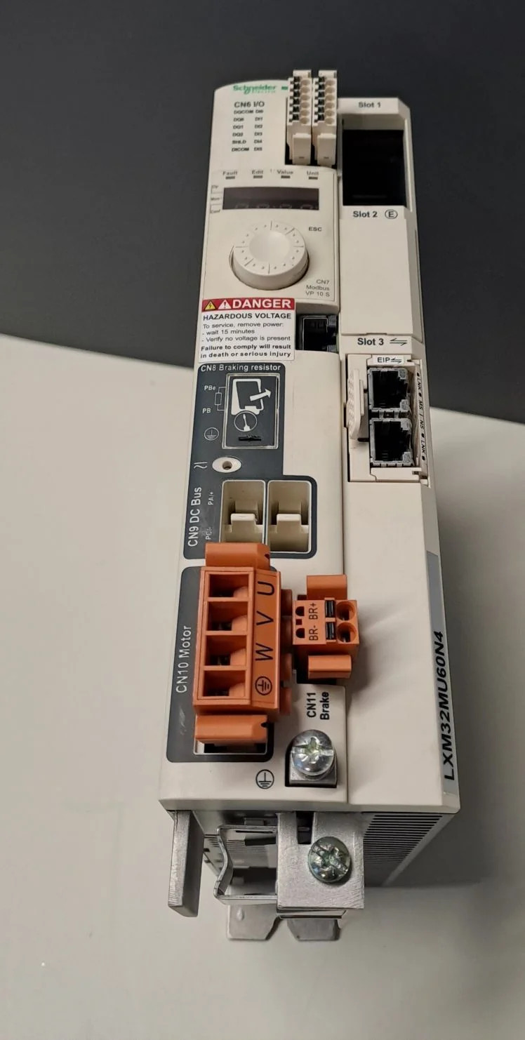 SCHNEIDER  LXM32MU60N4