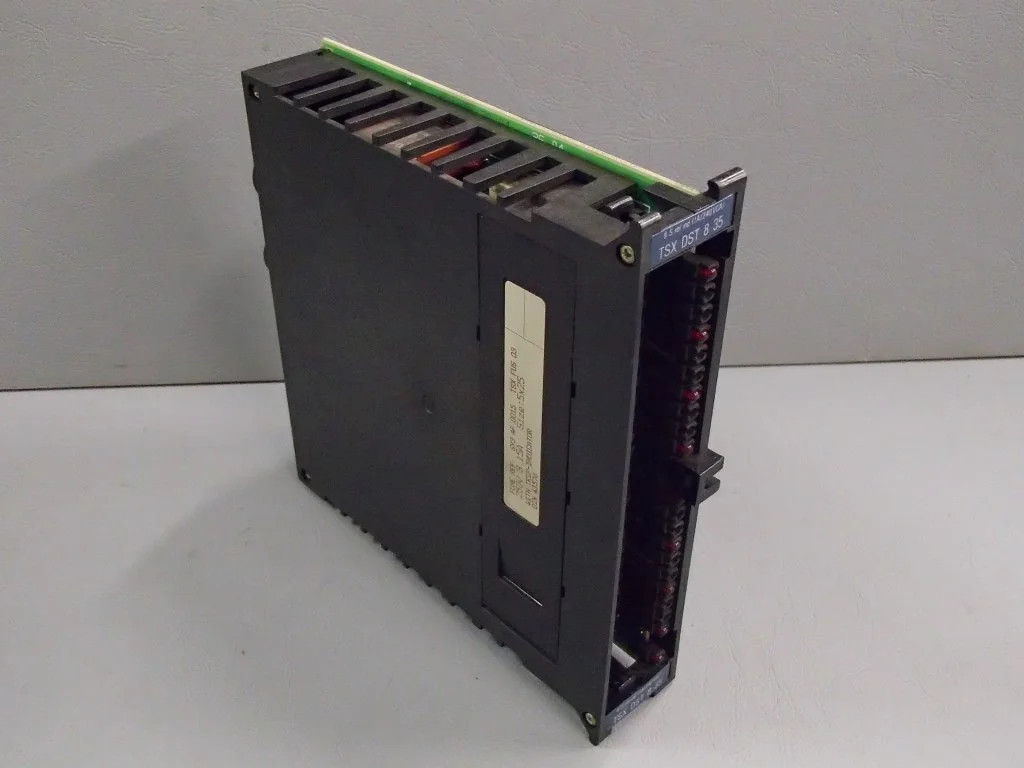 TÉLÉMÉCANIQUE  TSXDST835