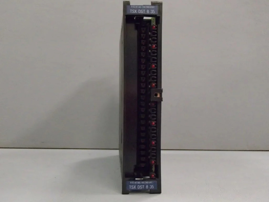 TÉLÉMÉCANIQUE  TSXDST835