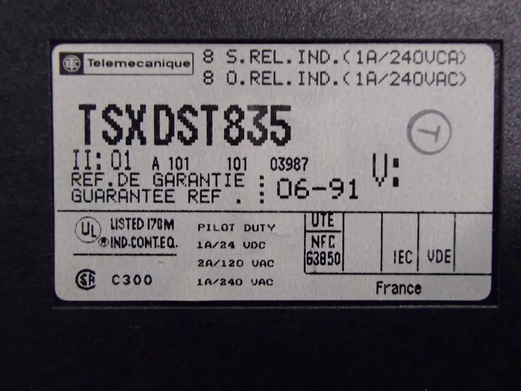 TÉLÉMÉCANIQUE  TSXDST835