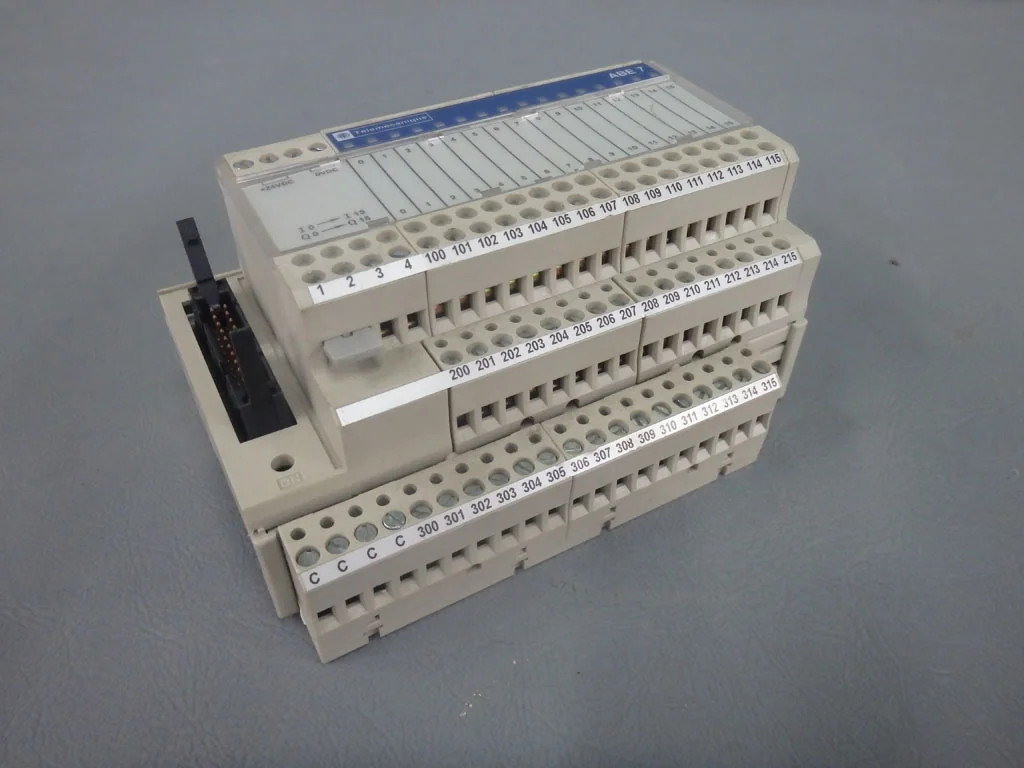 TÉLÉMÉCANIQUE  ABE7-H16R31