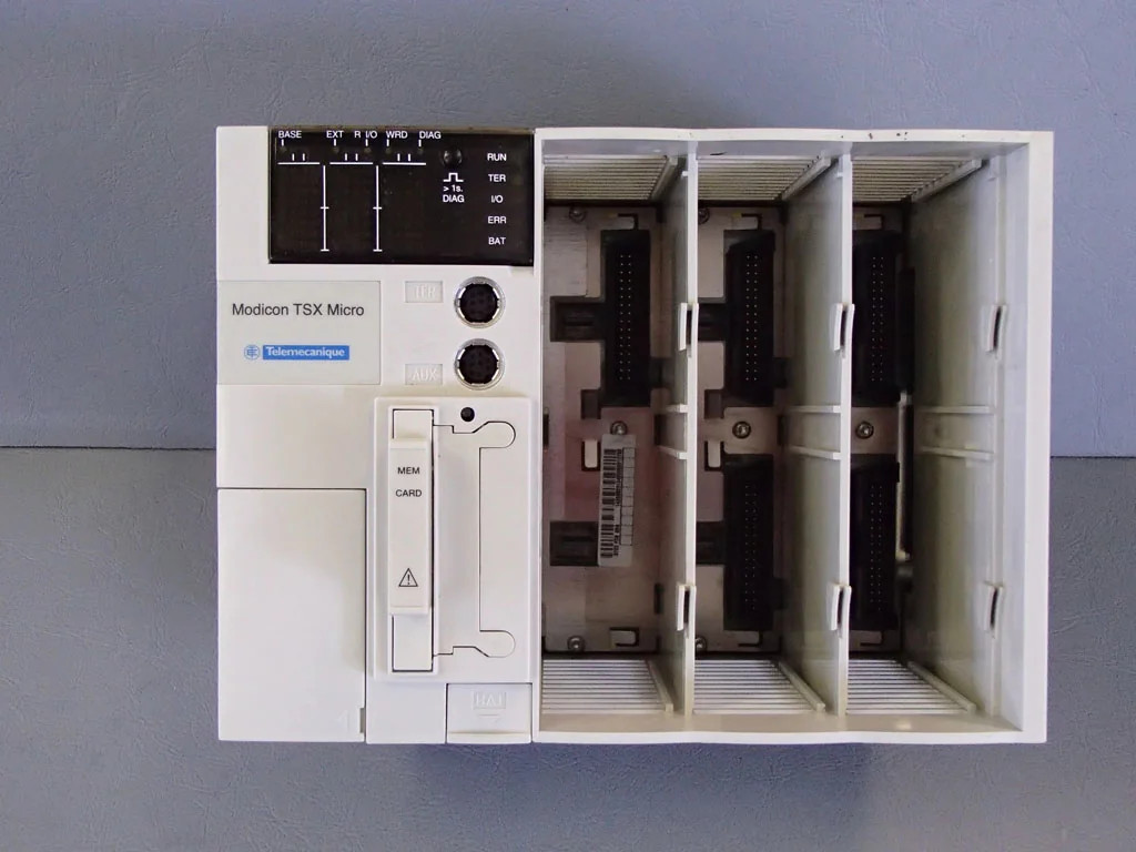 SCHNEIDER  TSX3722101