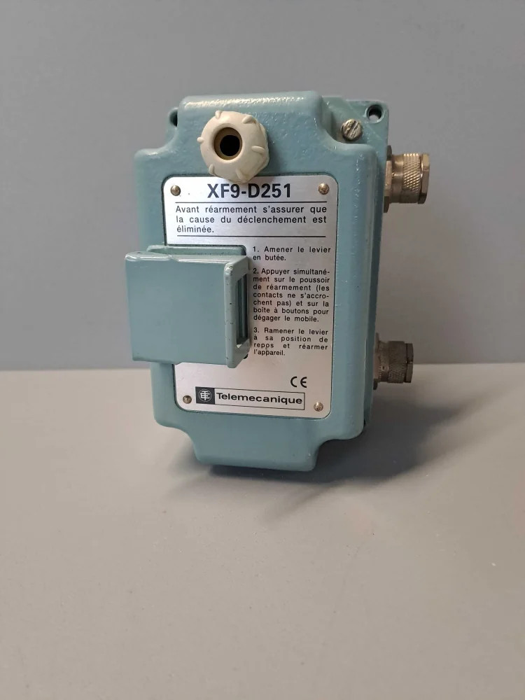 TÉLÉMÉCANIQUE  XF9D251