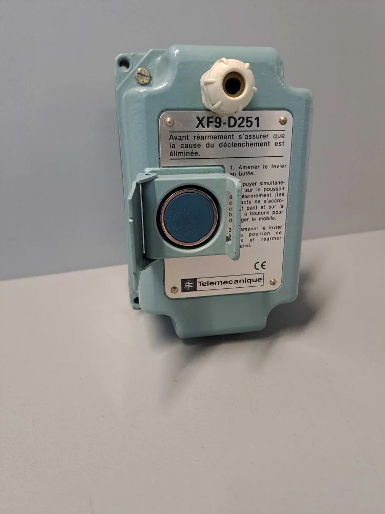 TÉLÉMÉCANIQUE  XF9D251
