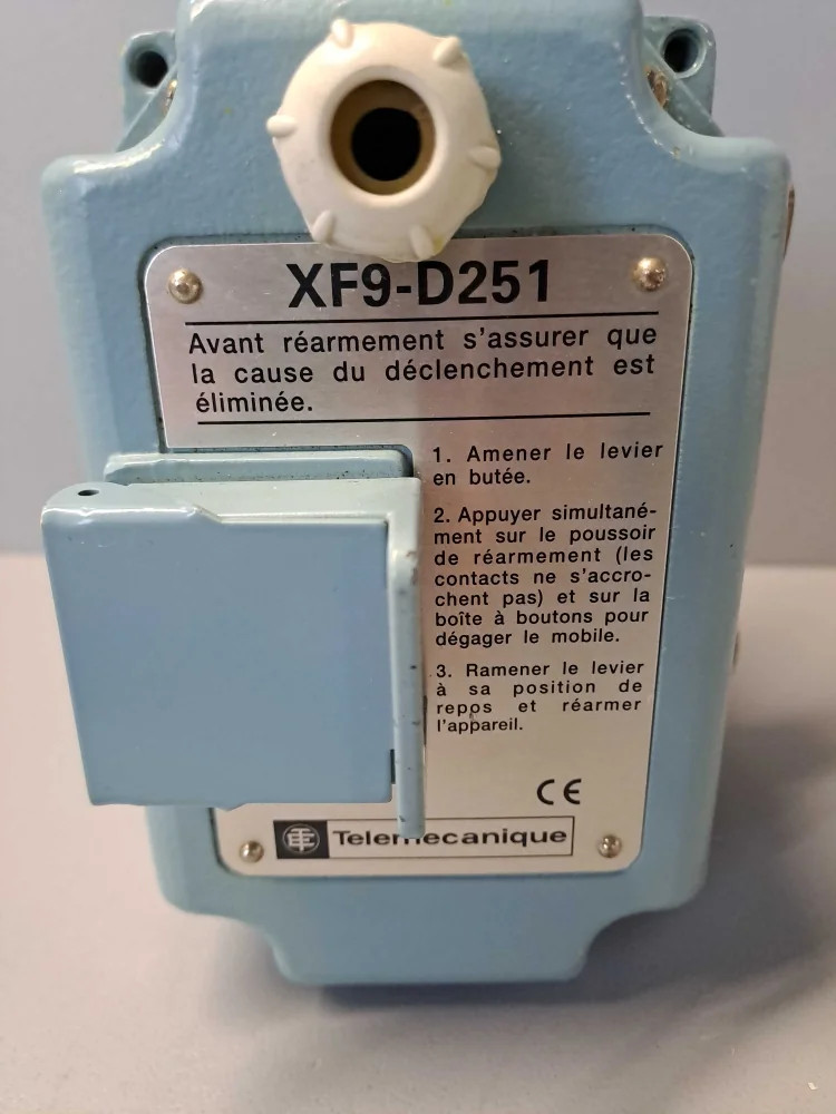 TÉLÉMÉCANIQUE  XF9D251