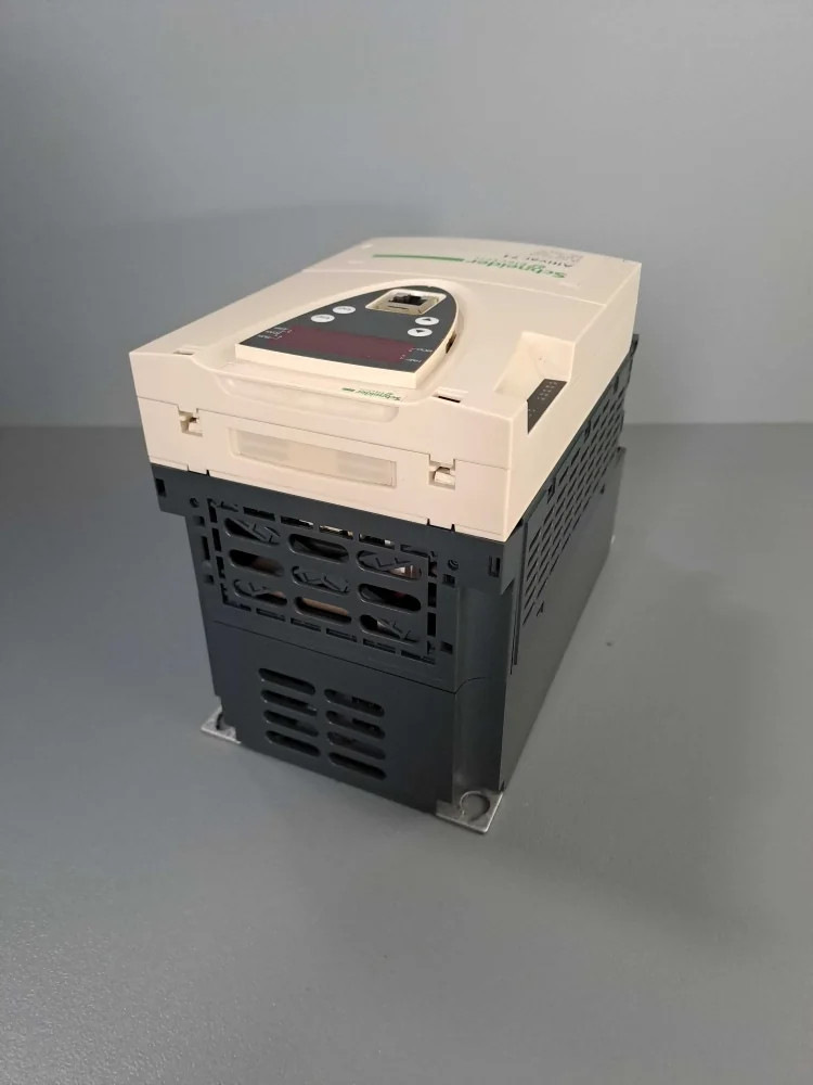 SCHNEIDER  ATV71HU22N4