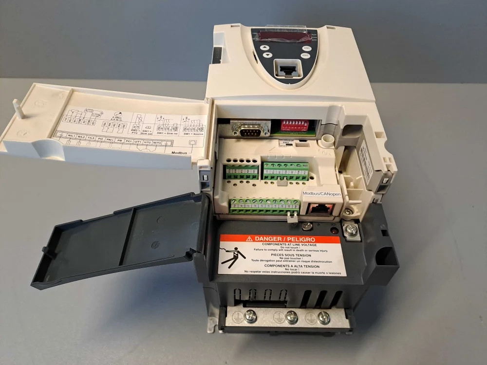 SCHNEIDER  ATV71HU22N4