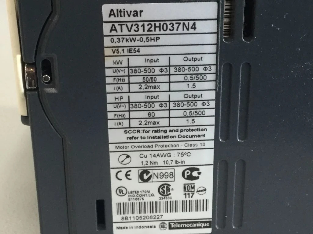 TÉLÉMÉCANIQUE  ATV312H037N4