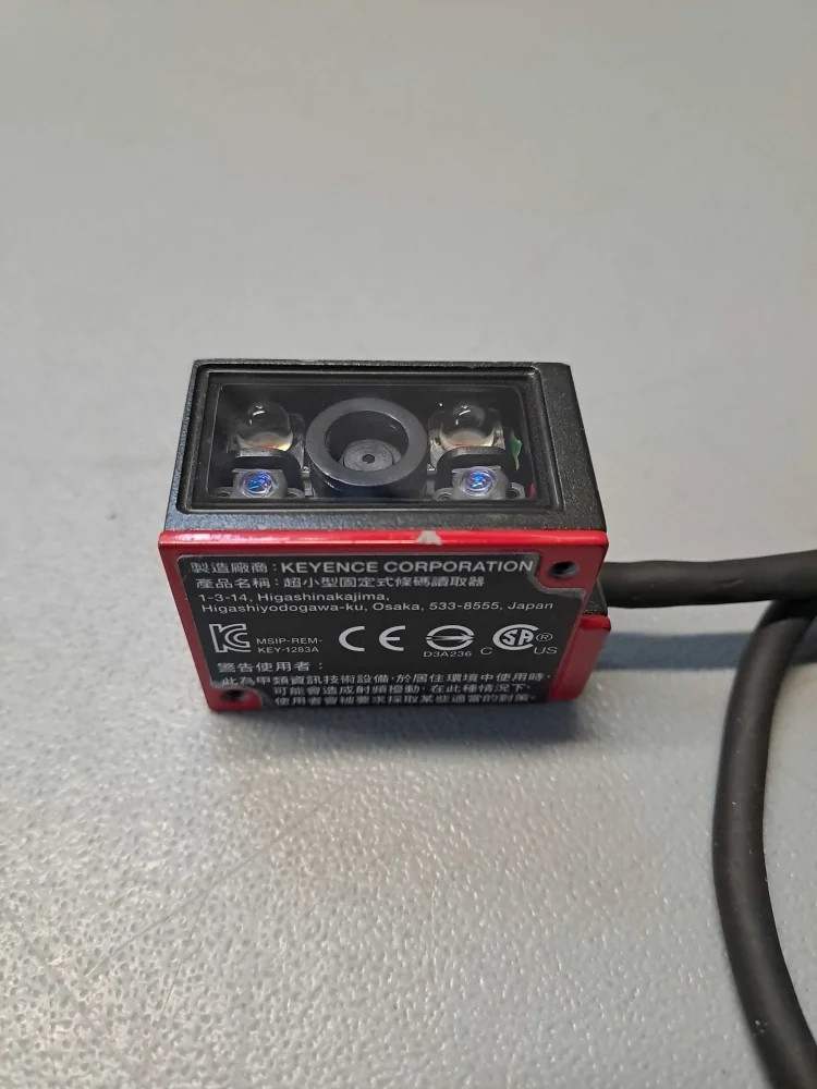 KEYENCE  SR710