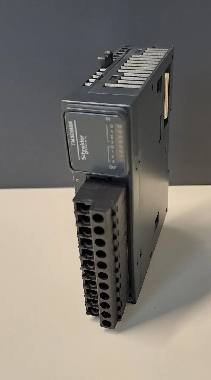 SCHNEIDER  TM3DM8R