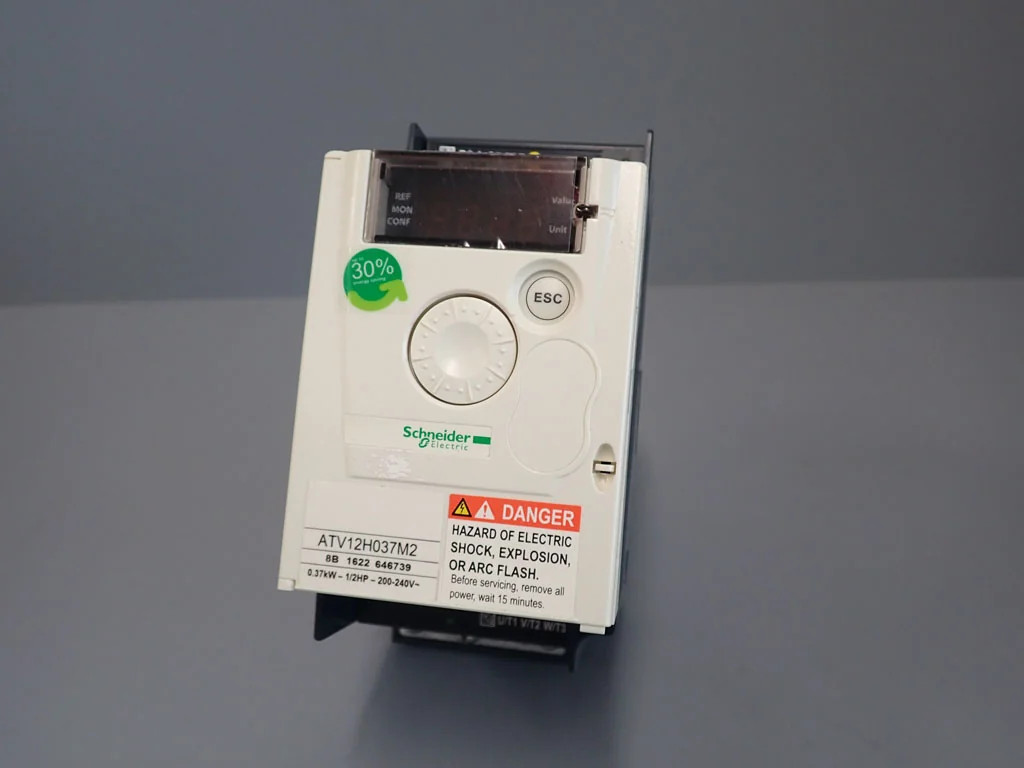 SCHNEIDER  ATV12H037M2