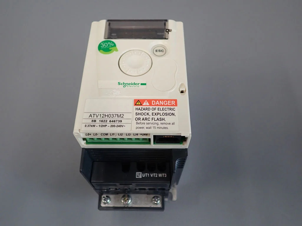 SCHNEIDER  ATV12H037M2