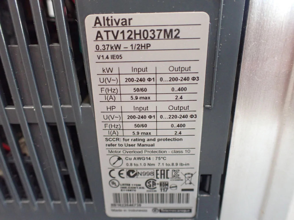 SCHNEIDER  ATV12H037M2