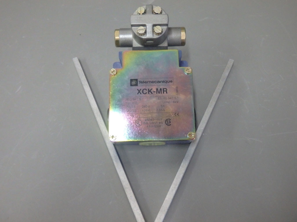 TÉLÉMÉCANIQUE  XCKMR54D1H29