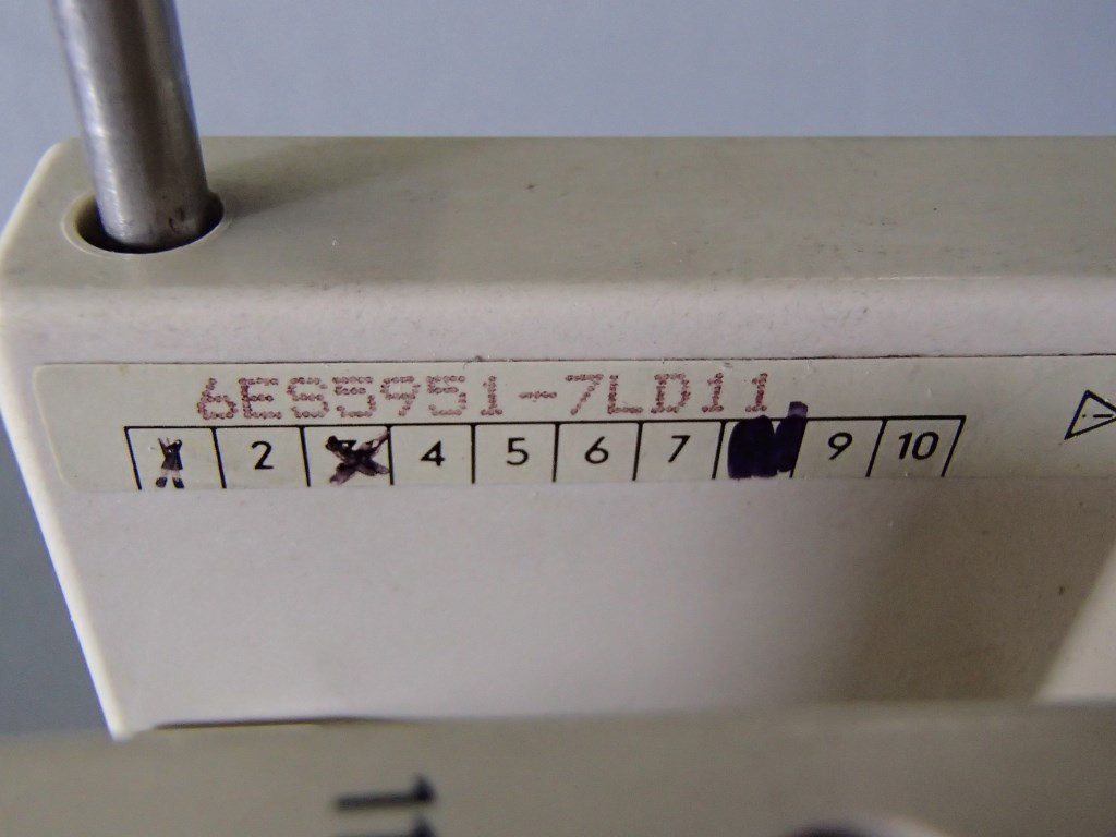 SIEMENS 6ES5951-7LD11