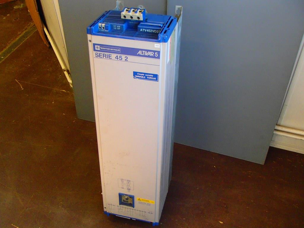 TÉLÉMÉCANIQUE  ATV452VD37