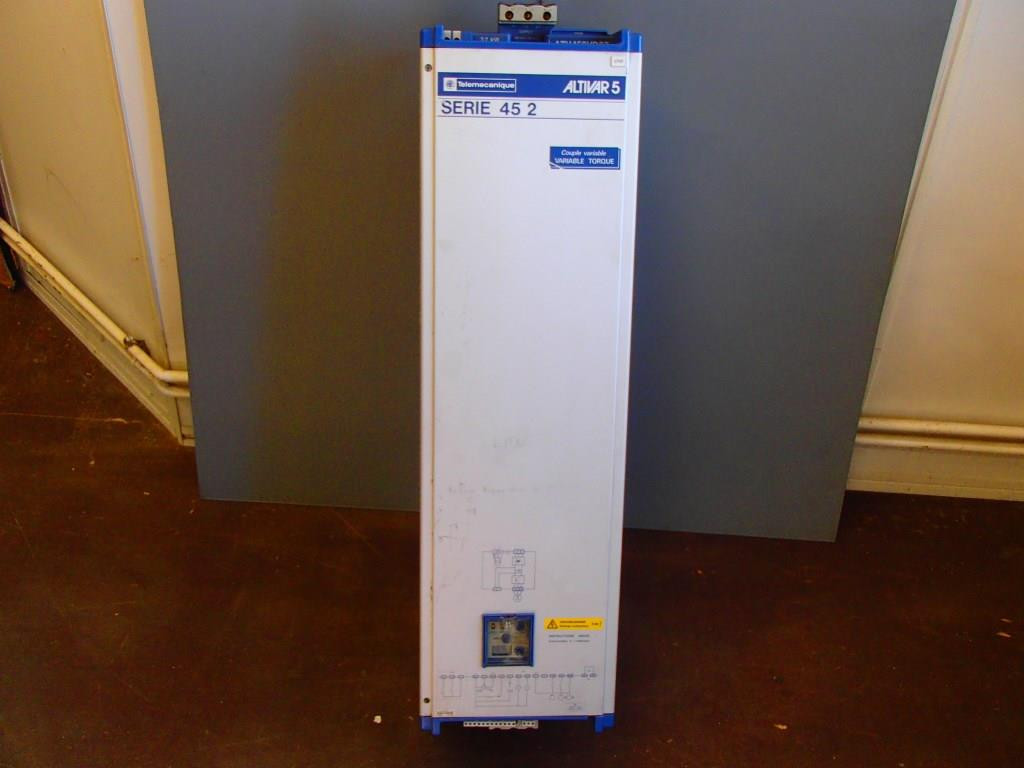 TÉLÉMÉCANIQUE  ATV452VD37